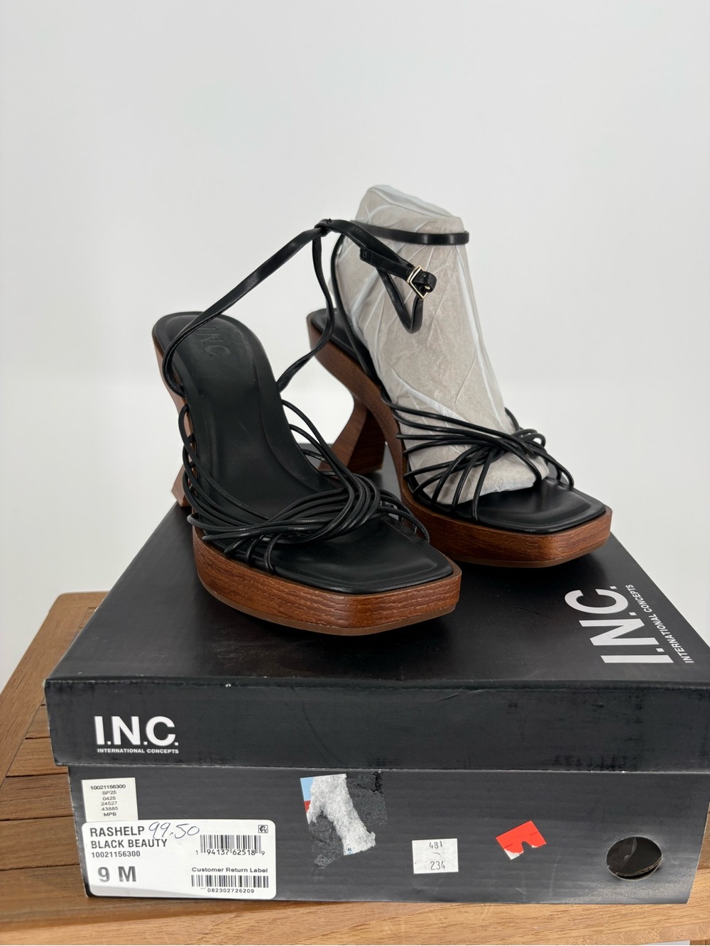 New women’s INC Black Beauty Strappy Platform Sandals size 9 M